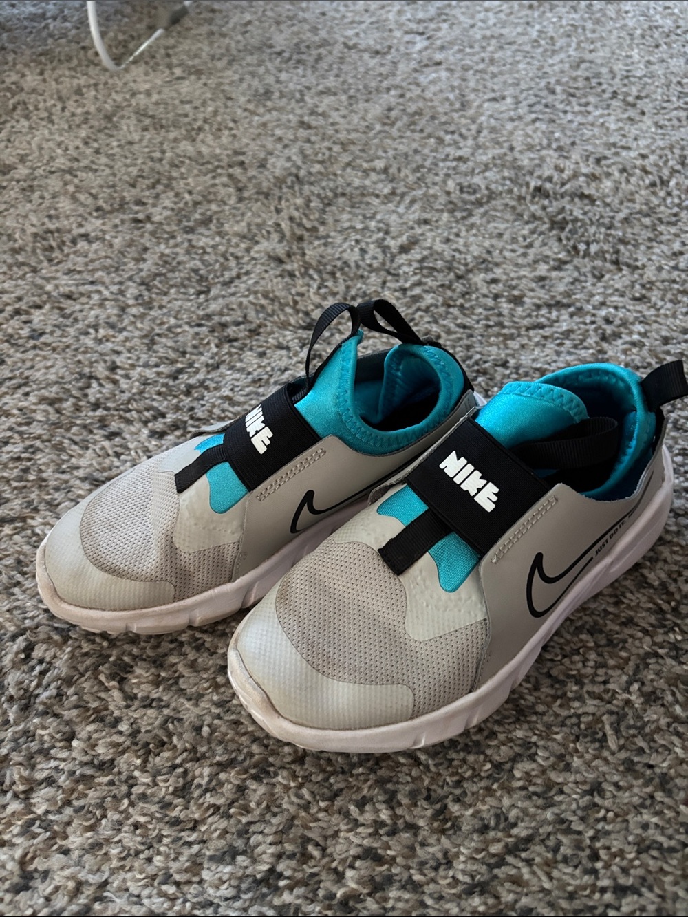 Nike Kids Slip-On Sneakers in Teal and Light Gray with Black Accents